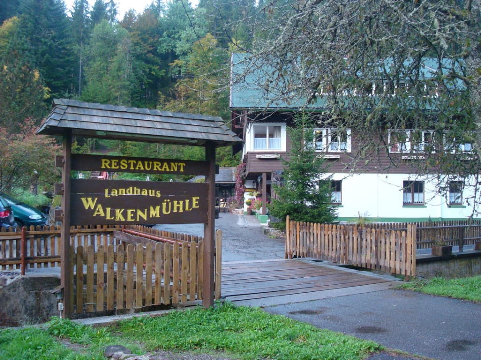 Einfahrt zum Hotel Walckenmühle Hotel Landhaus Walkenmühle
