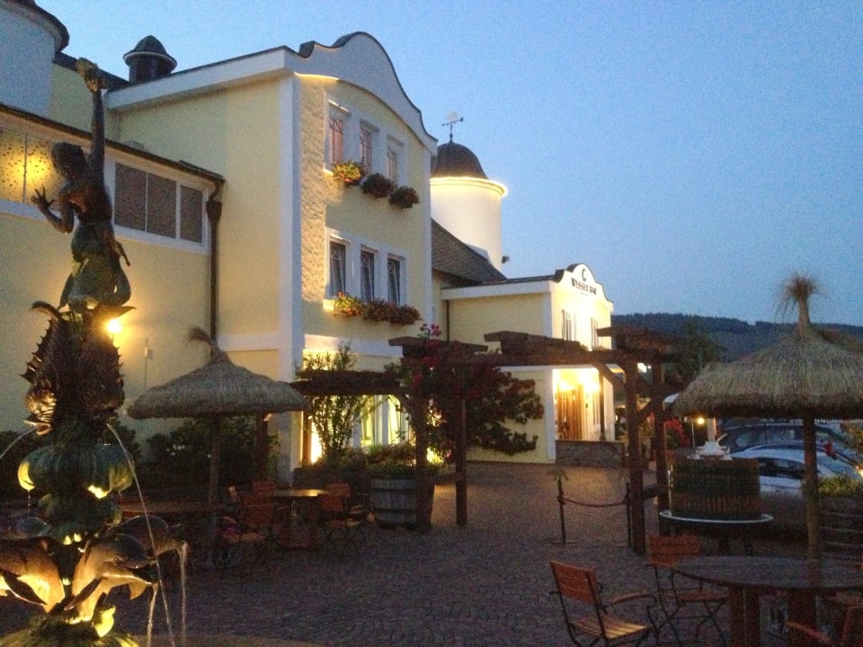 Hotel bei Dämmerung Hotel Weisser Bär