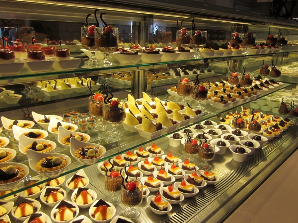 Kleiner Teil der Dessertauswahl Titanic Deluxe Golf Belek