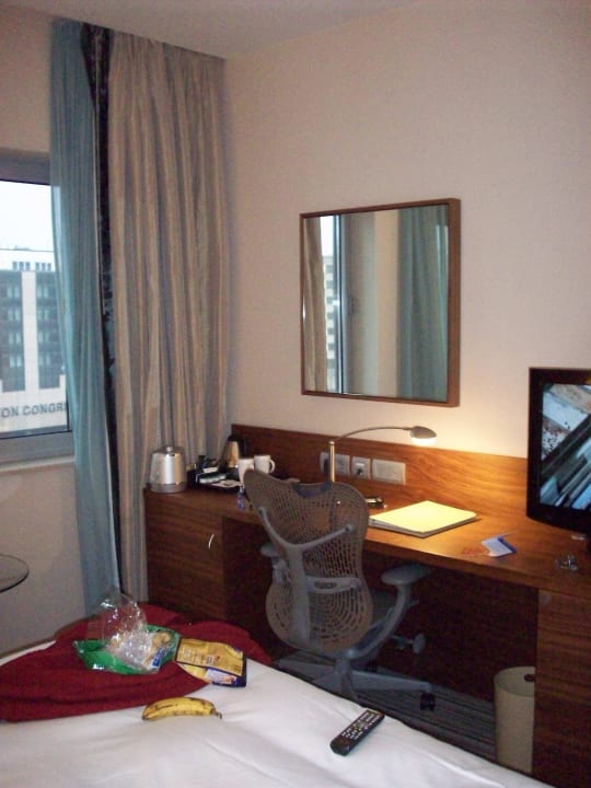 Klassische Schreibecke Hilton Garden Inn Frankfurt Airport