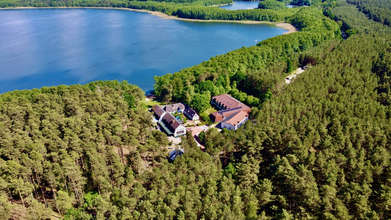 Außenansicht Familotel Borchard's Rookhus am See