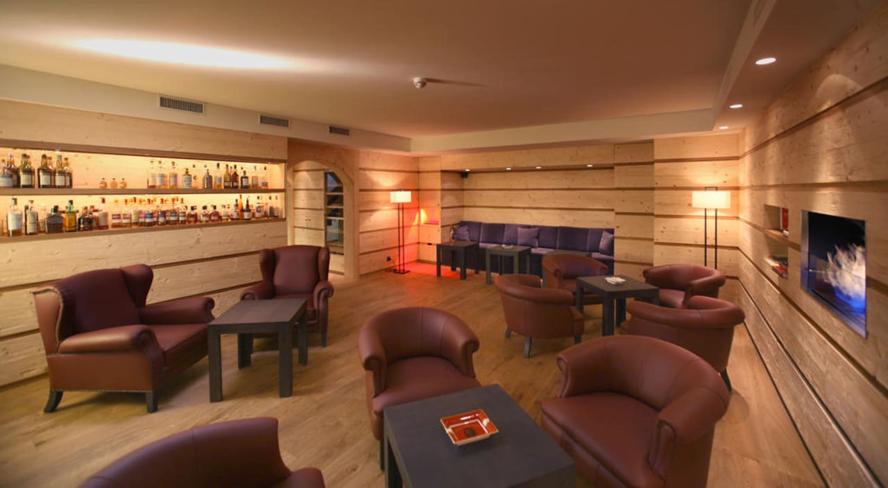 Smoking, Fumoir im Bernerhof Hotel Bernerhof