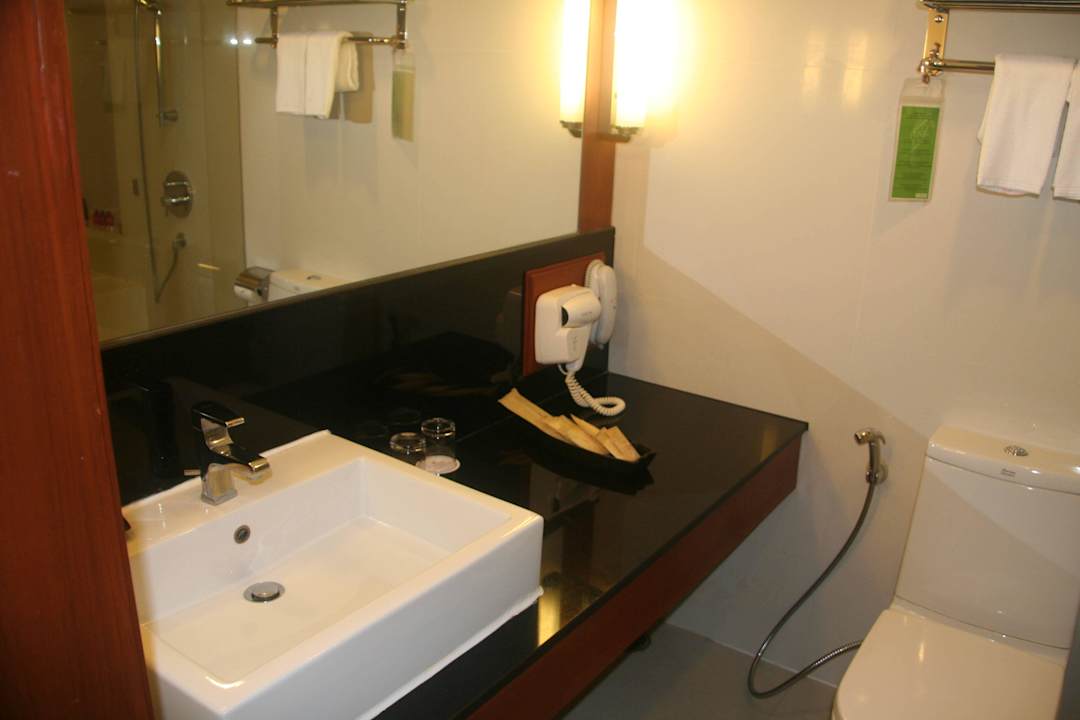 Bad Ramada Plaza by Wyndham Bangkok Menam Riverside