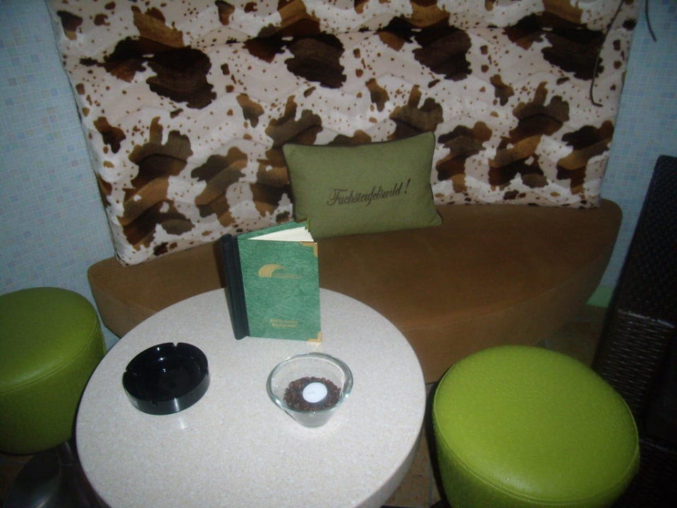 Sitzecke in der Bar Hotel Regenbogenland Zum Kramerwirt