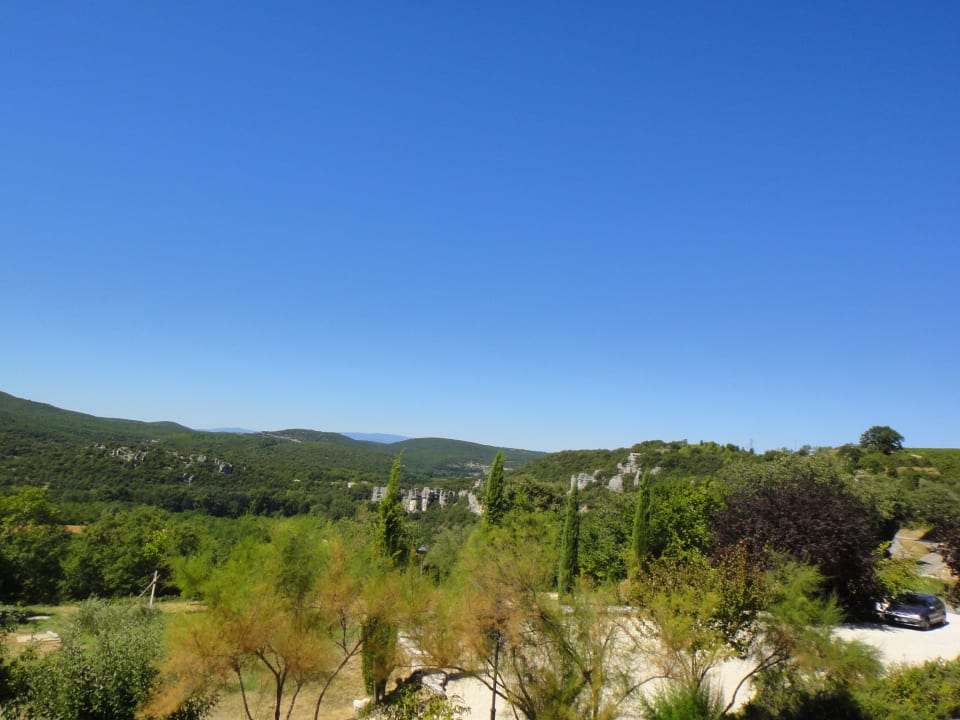 Vue de la terrasse devant l'hotel Hotel La Magnanerie De Bernas