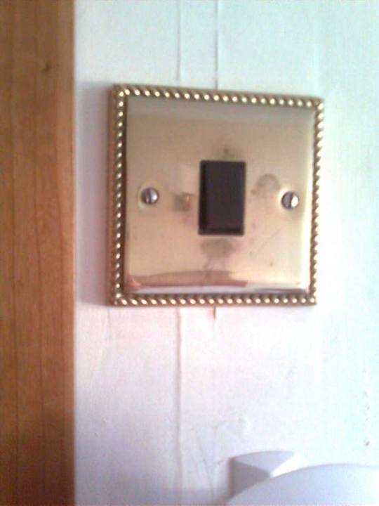 Fingerabdrücke auf Schalter Hotel Umi