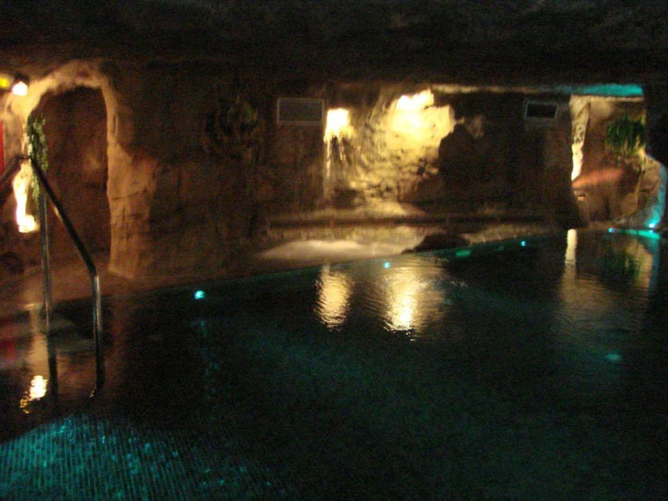 Sole- Schwimmbad (Foto ohne Blitz) Bull Escorial & Spa