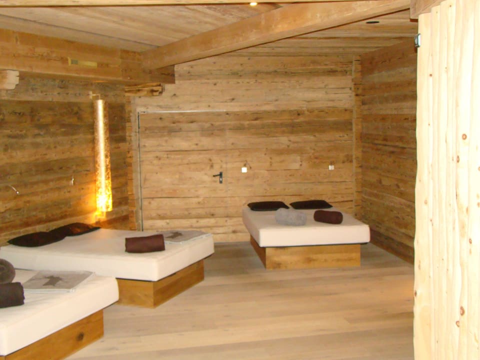 Ein Ruheraum im Saunabereich Rieser Achensee Resort