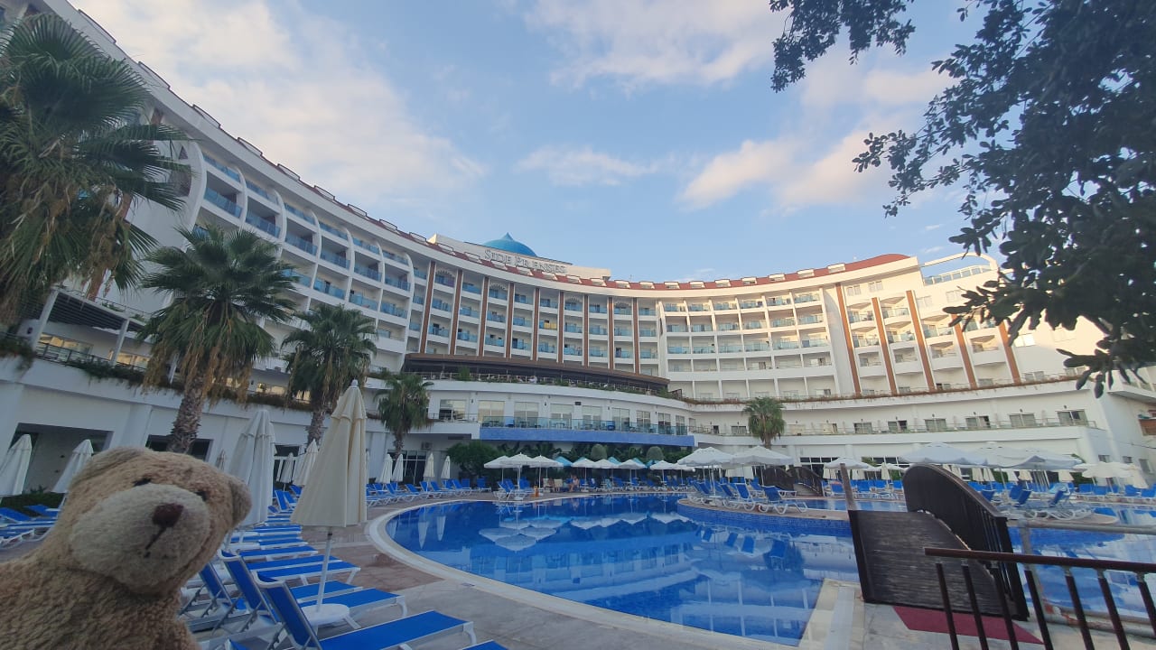 Pool Side Prenses Resort & Spa