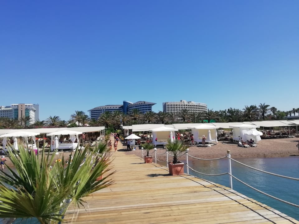 Strand Royal Wings Hotel