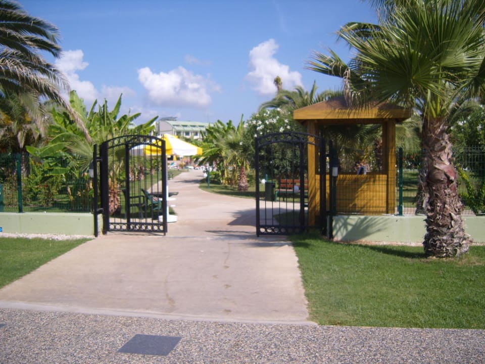 Eingang/Ausgang Hotel/Strand VONRESORT Golden Coast