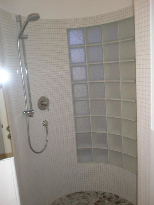 Dusche im Vision Zimmer V8 Hotel Classic Motorworld Region Stuttgart