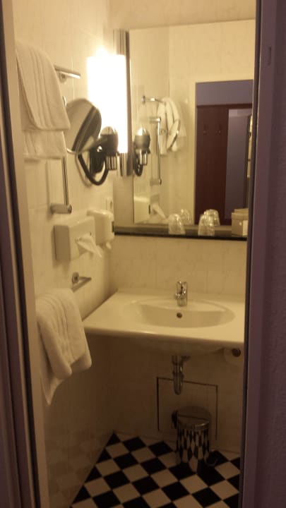 Tolles Bad mit perfekter Ausstattung Hotel Brandies Berlin