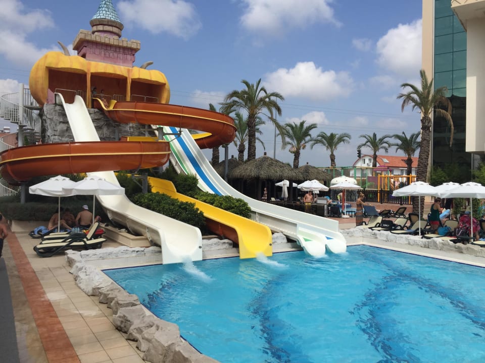 Rutschen Well Palace Side