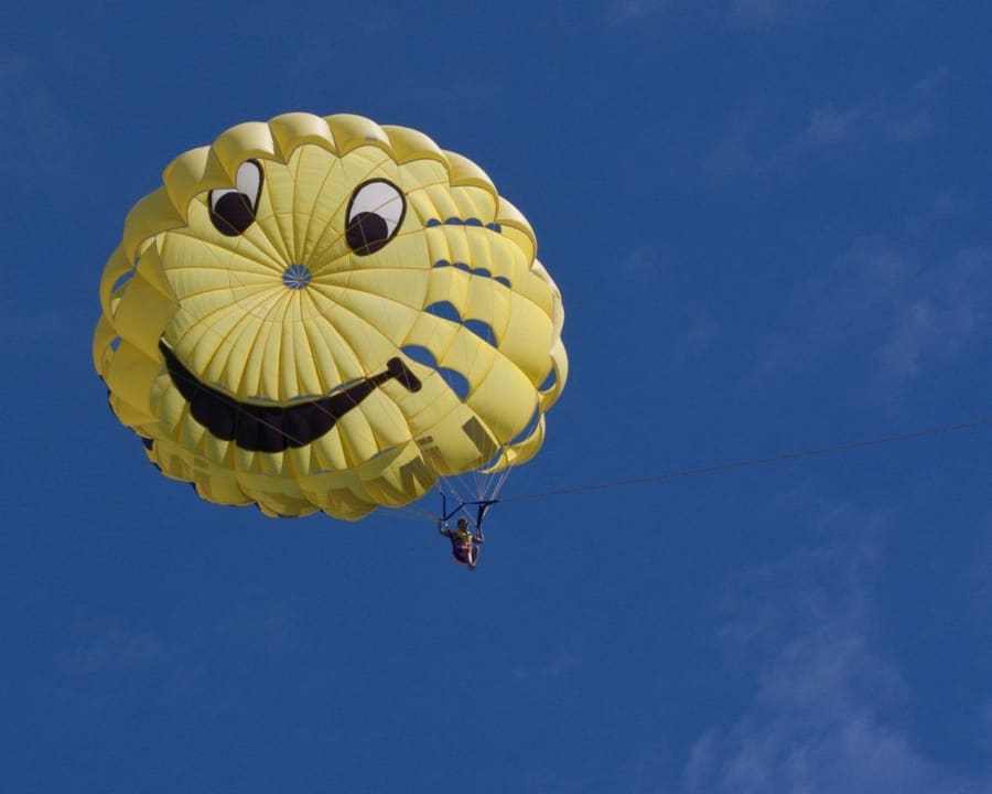 Fallschirmgleiten fing Mitte April an Limak Limra Hotel & Resort