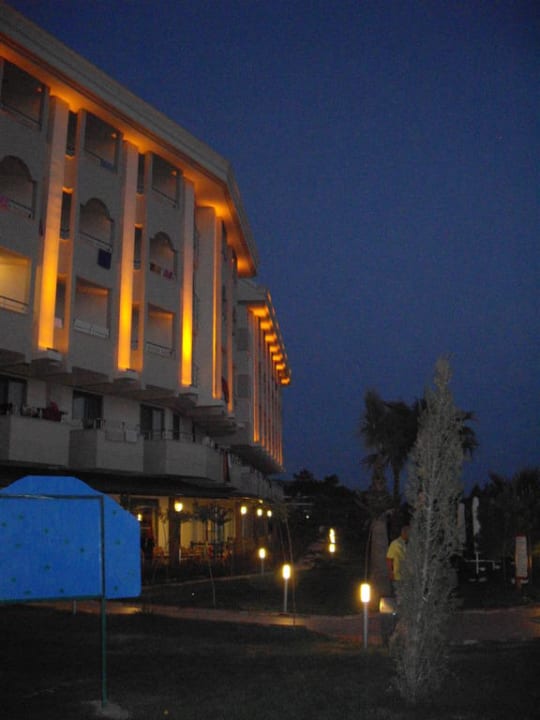 Hotel bei Nacht Calimera Hane Garden