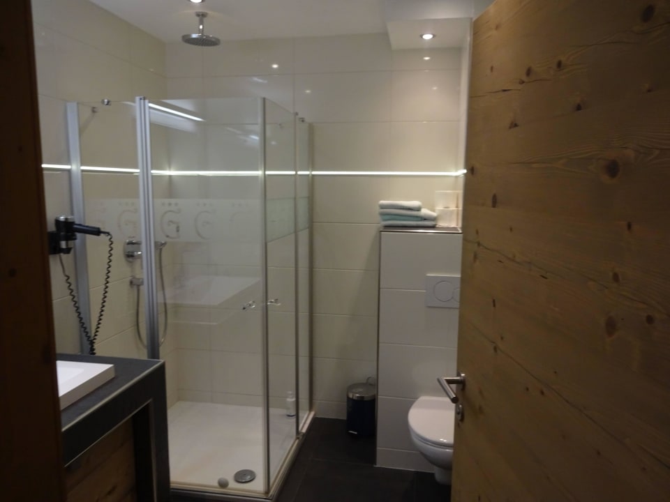 Bad im Gästehaus - Familienzimmer Mari Pop Hotel