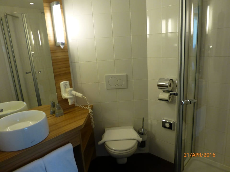 Badezimmer Leonardo Hotel Vienna Schönbrunn