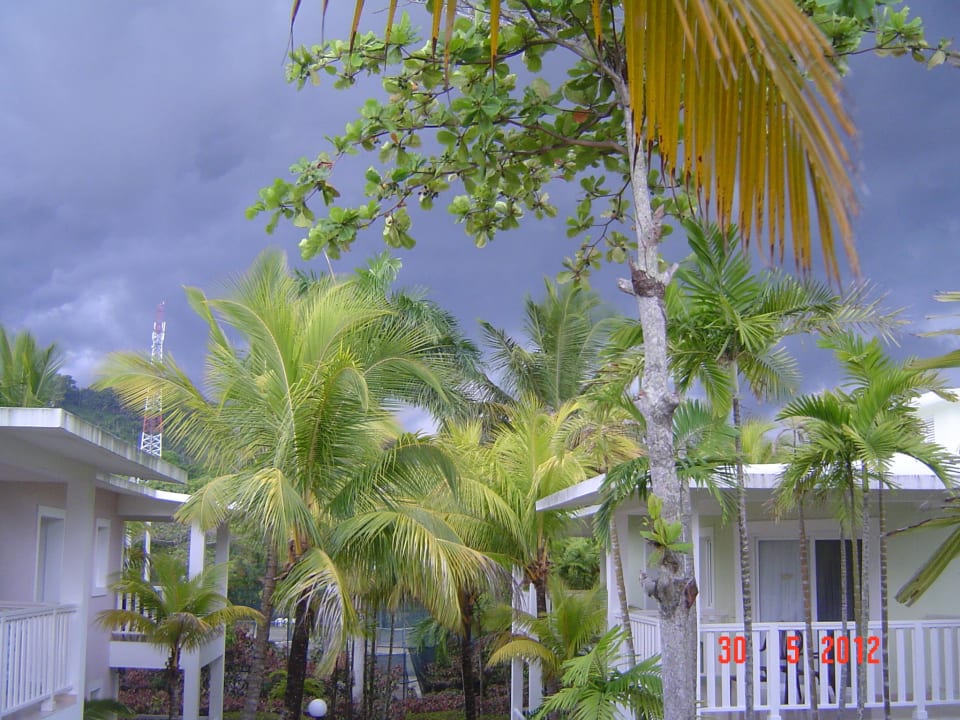 Ein Gewitter zieht auf am Abend Playabachata Hotel