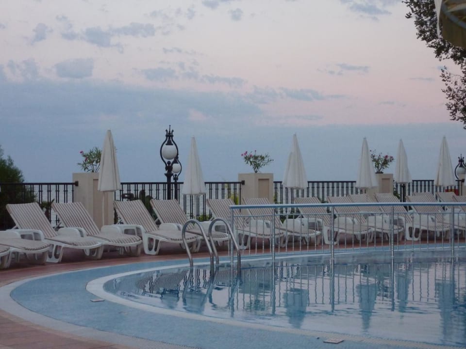 Pool Abends GRIFID Vistamar