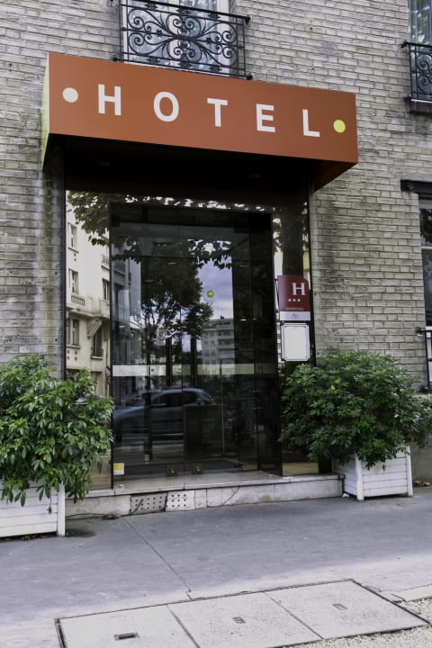 Außenansicht Olympic Hotel by Patrick Hayat