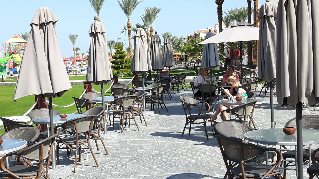 Terasse des Cafe "Columbus" Pickalbatros Dana Beach Resort - Hurghada