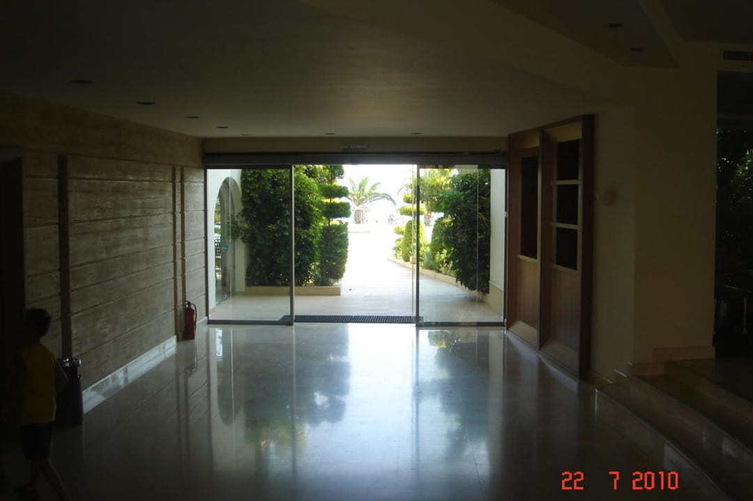 Wyjscie na basen The Ixian Grand & All Suites