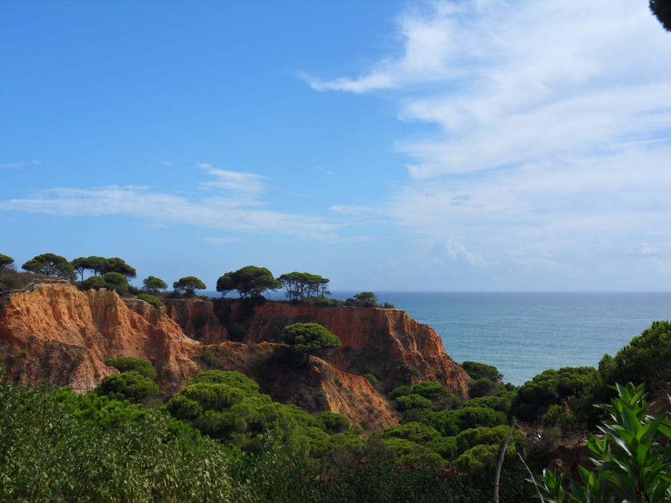 Felsküste vor dem Hotel 3HB Guaraná - All Inclusive