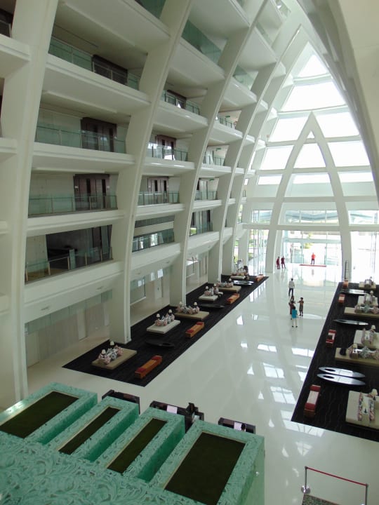 Lobby Movenpick Hotel & Convention Centre KLIA