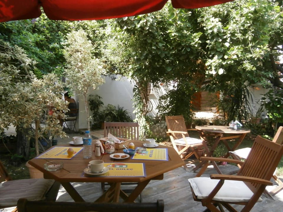 Frühstücksgarten Hotel Gulec