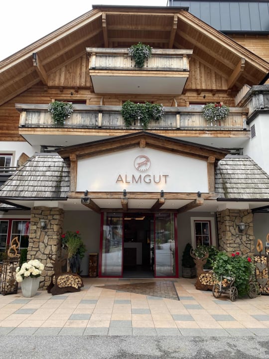 Außenansicht ALMGUT Mountain Wellness Hotel
