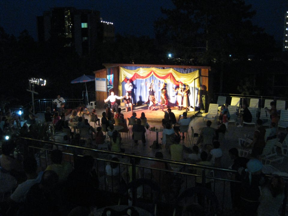 Animation am Abend Park Hotel Golden Beach