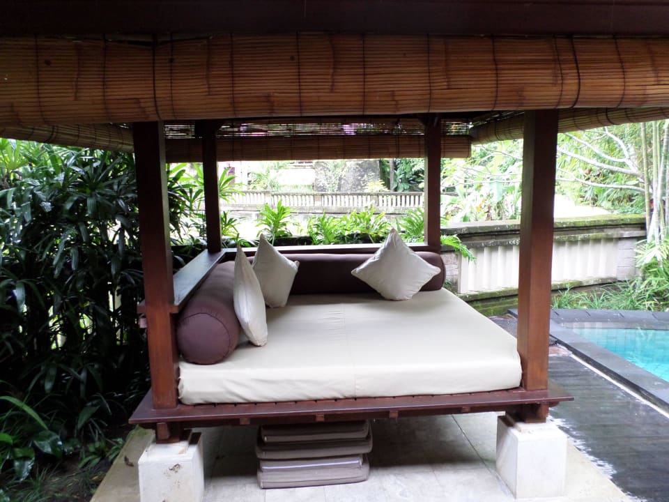 2. Bett aussen am eigenen Pool The Ubud Village Resort & Spa