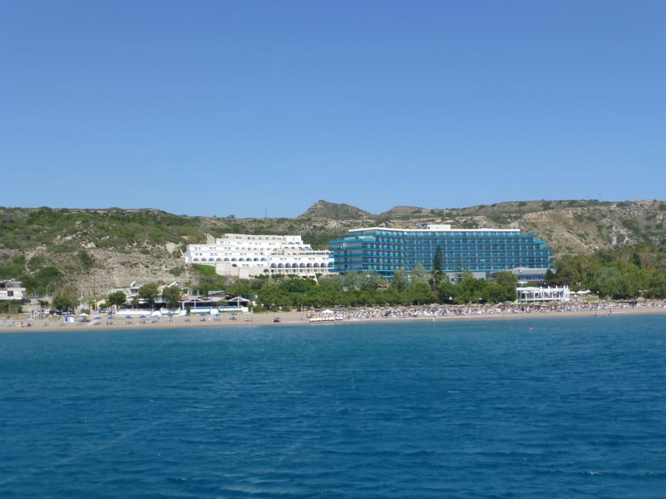 Das Hotel vom Wasser aus Hotel Calypso Beach