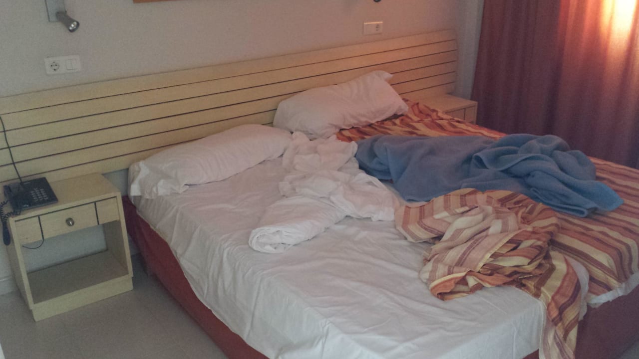 Unmoderner Schlafraum... Betten quietschen Alcudia Garden Aparthotel