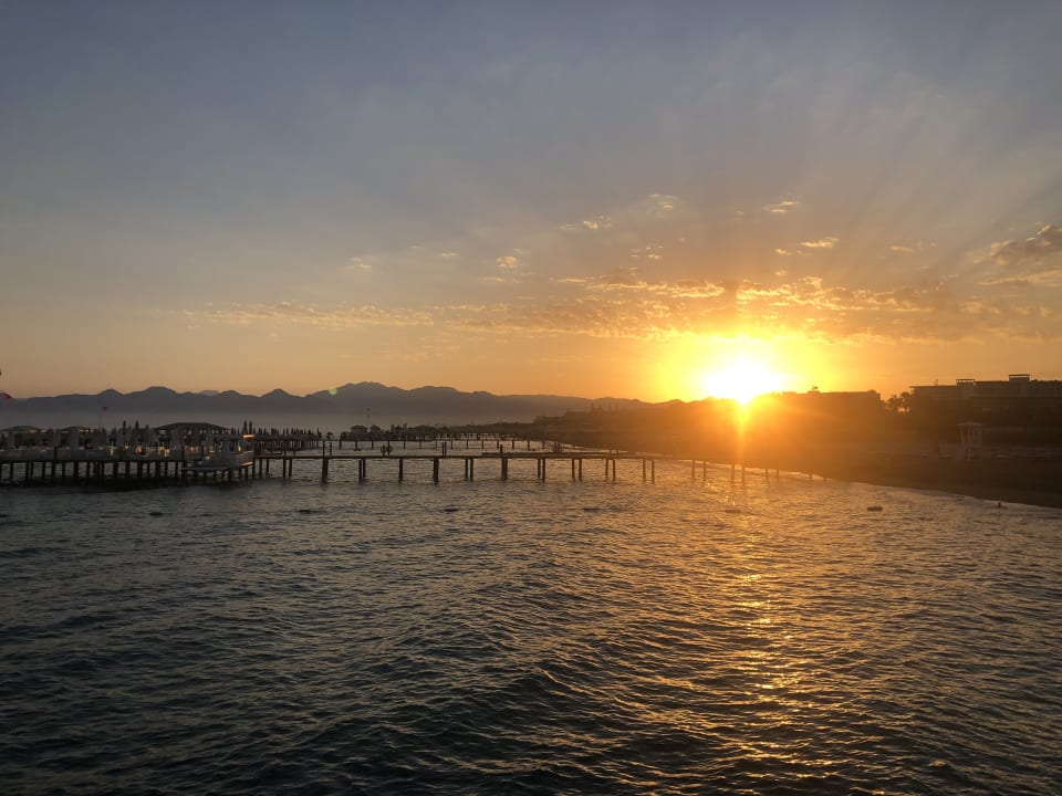 Strand Saturn Palace Resort Hotel