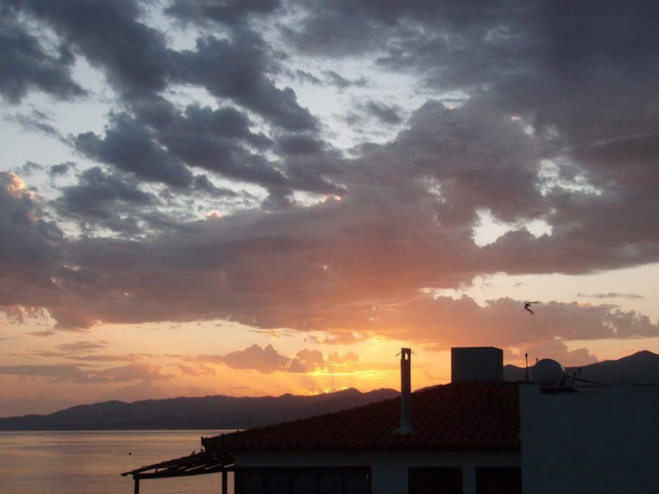 Sonnenaufgang Glaros Beach Hotel