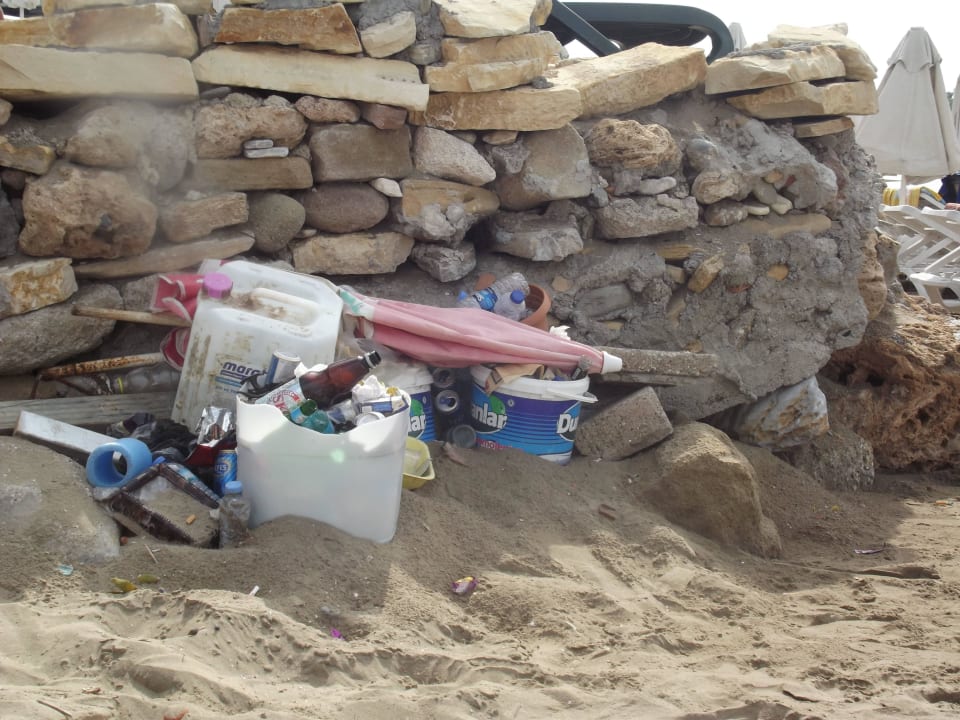 Müll am Strand Clover Magic Nova Beach