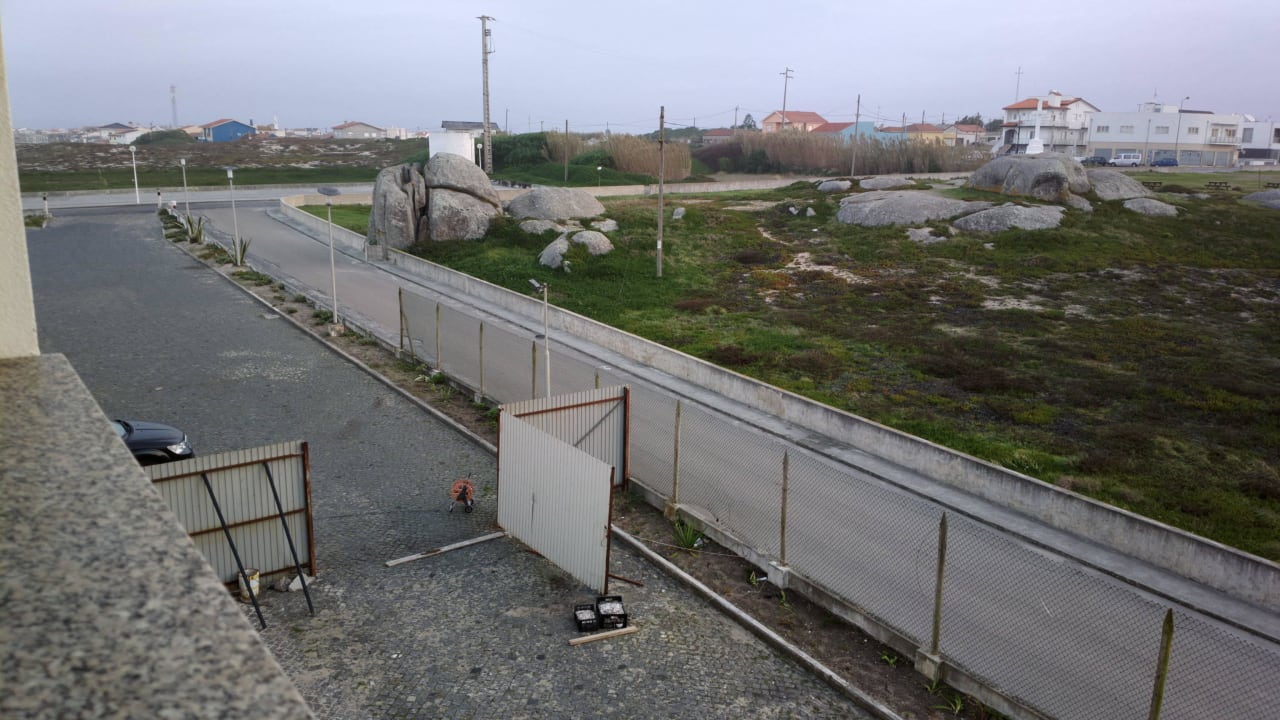 Ausblick vom Zi. 421 aufs Tor... Hotel Estalgem de Santo Andre