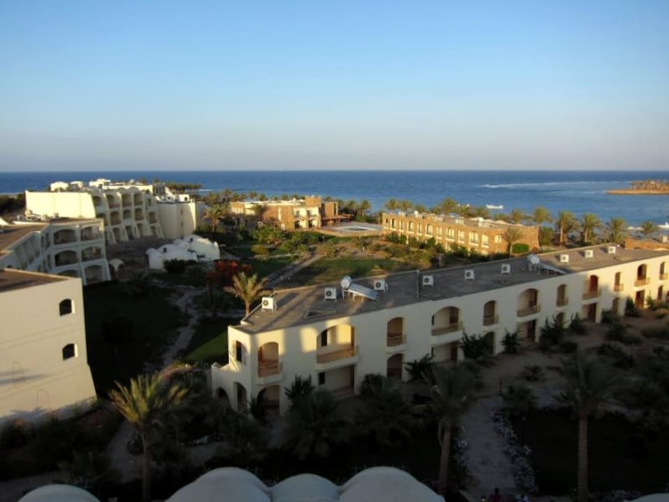 Blick über die Tauchbasis Brayka Bay Resort