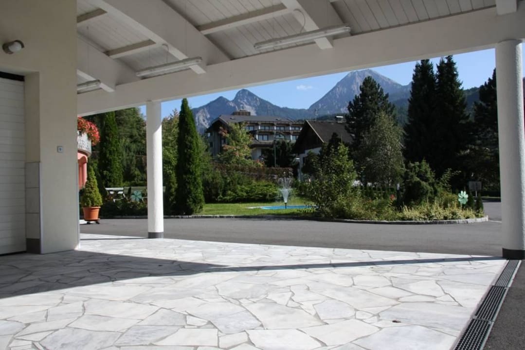 Blick vom Auto-Unterstellplatz Waldschlössl Silent Appartements