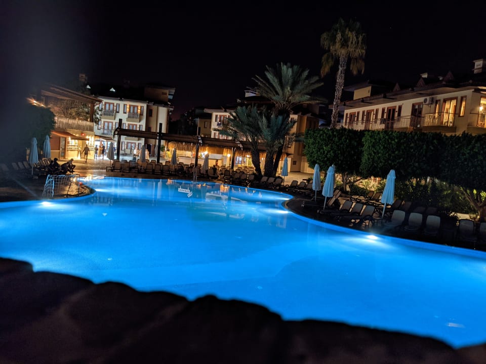 Pool Club Grand Side