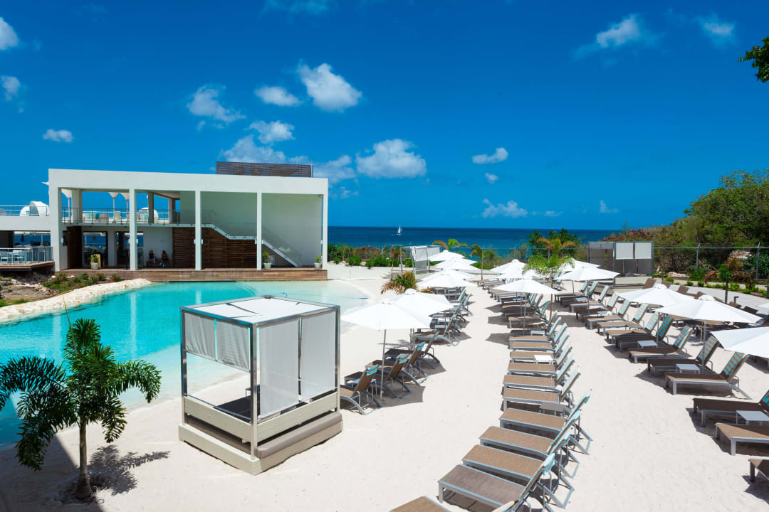 Edge Pool Sonesta Ocean Point Resort-All Inclusive - Adults only