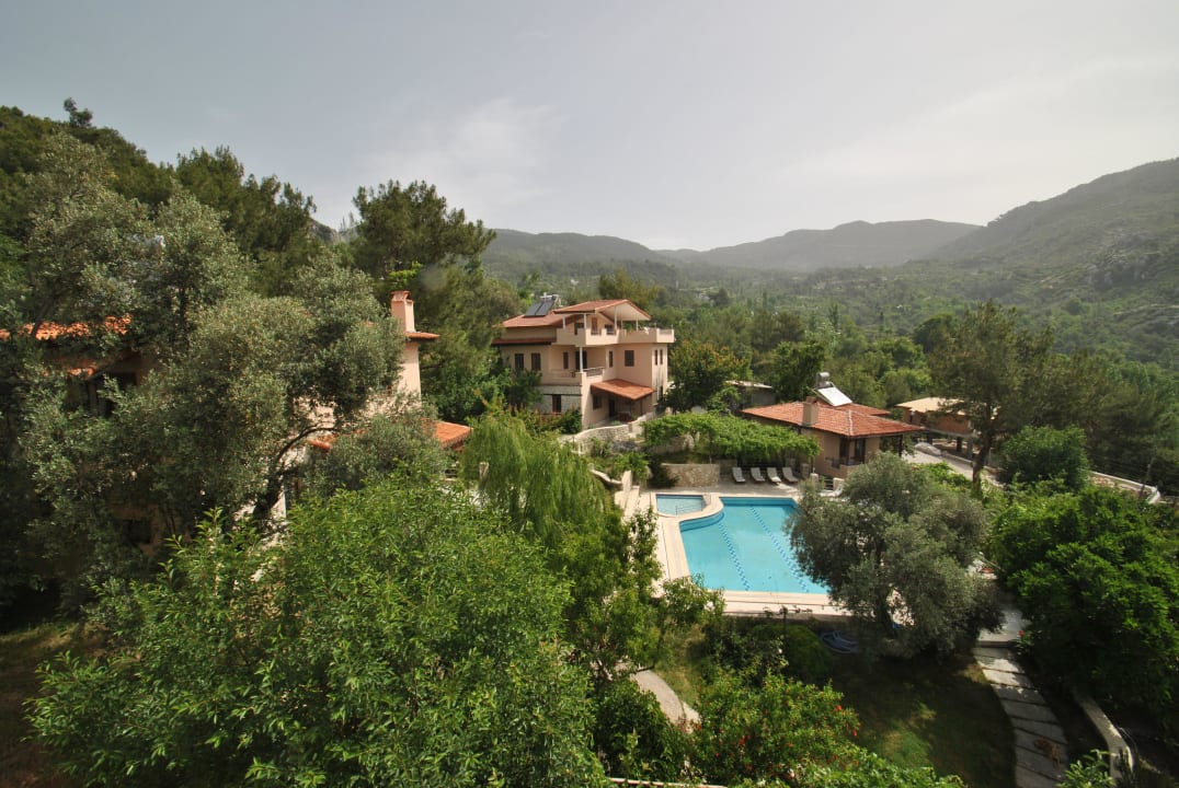 Views of gardens Kleo Cottages