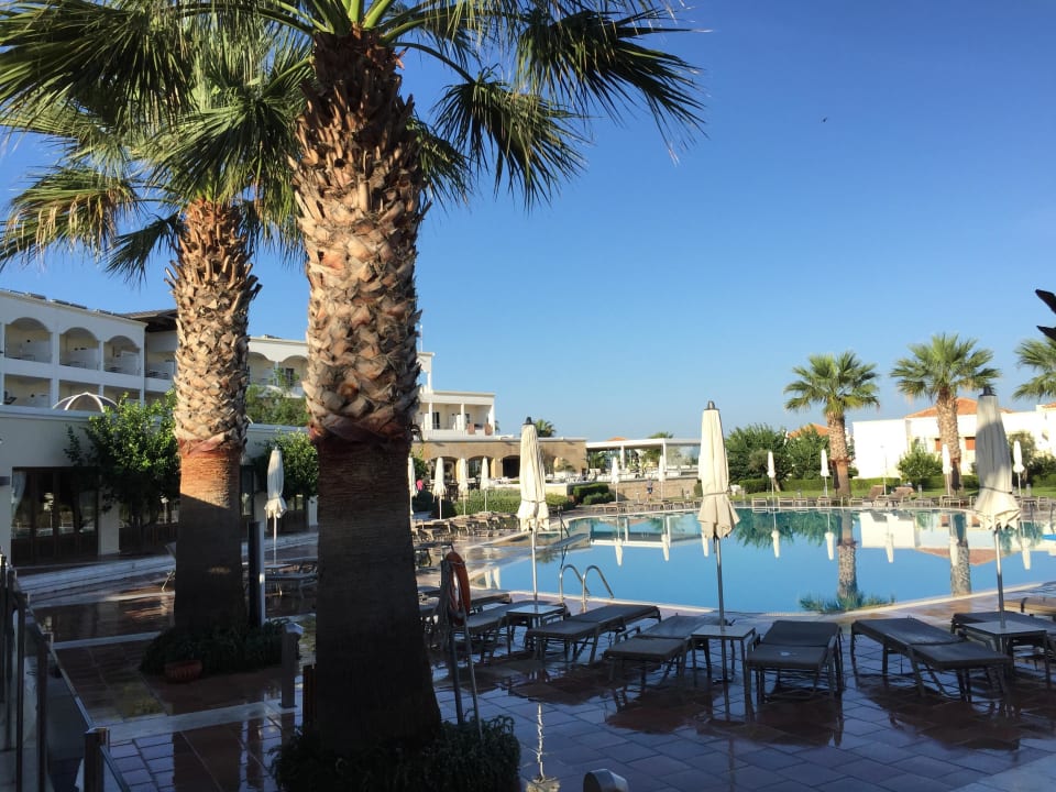 Aussicht beim Frühstück Neptune Luxury Resort