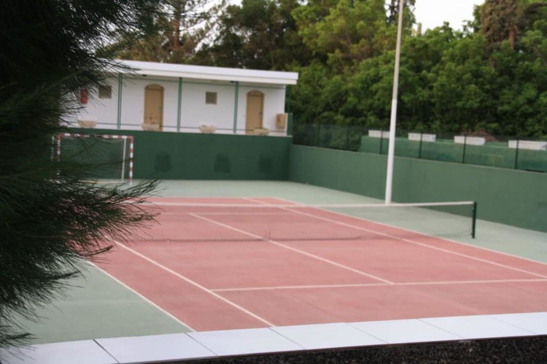 Tennisplatz mitten in der Anlage Bull Costa Canaria & Spa - Adults only