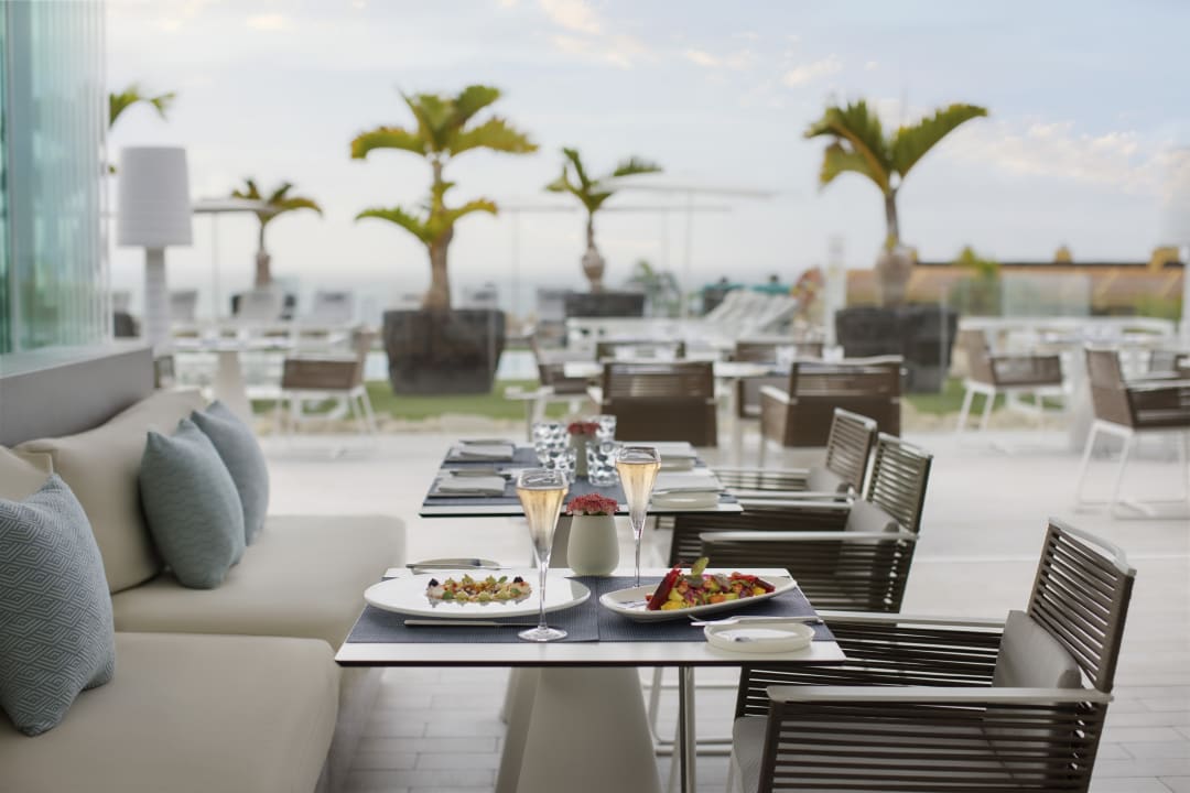 Gastro Royal Hideaway Corales Suites