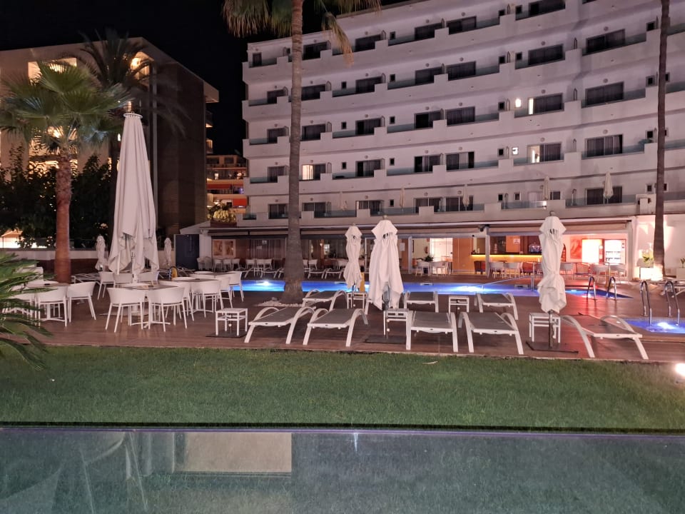 Pool Metropolitan JUKA Playa Aparthotel