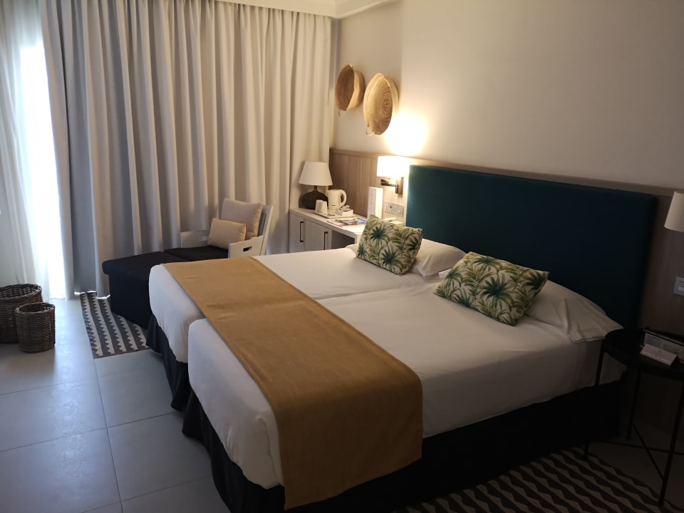 Zimmer Corallium Dunamar by Lopesan Hotels