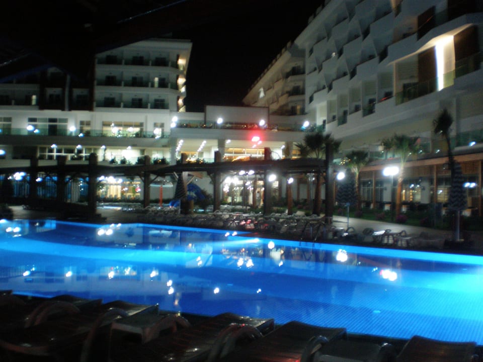 Bei Nacht Adalya Ocean Deluxe